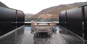 Caja de seguridad en la habitación y escritorio 