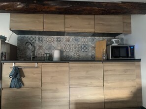 Mikrowelle, Herdplatte, Geschirrspüler