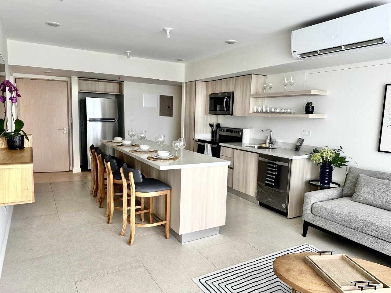 Condo, 3 phòng ngủ | Bếp riêng | Tủ lạnh, lò nướng, dụng cụ pha cà phê/trà, lò nướng bánh mì 