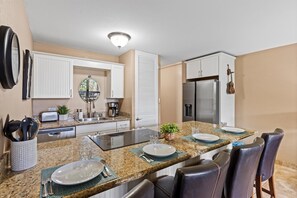 Apartment, 1 Schlafzimmer | Eigene Küche | Kühlschrank, Ofen, Geschirrspüler, Wasserkocher mit Kaffee-/Teezubehör