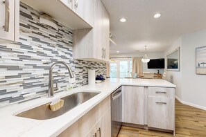 公寓客房, 多張床 (Beachside Villas 832) | 私人廚房 | 烤箱、烤麵包機