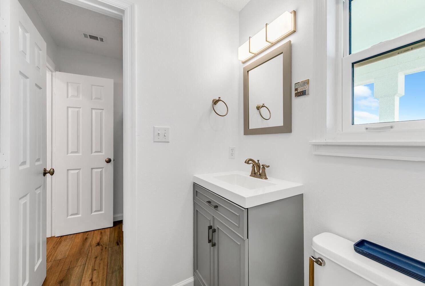 Condo, Plusieurs lits (Beachside Villas 832) | Salle de bain | Serviettes fournies, savon, papier de toilette