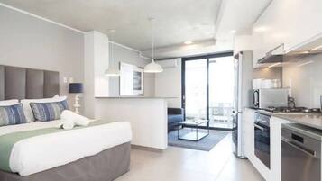 Iron/ironing board, WiFi, bed sheets