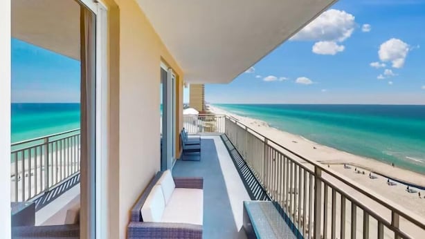 A balcony with a view of a beach and ocean. - Splash 507e (Panama City Beach)