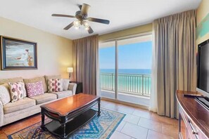 コンドミニアム ベッド (複数台) (Splash 507E) | リビング エリア | テレビ