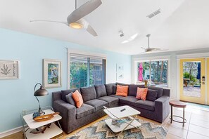 House, Multiple Beds (Captain Green's Seaside Retreat) | Living area