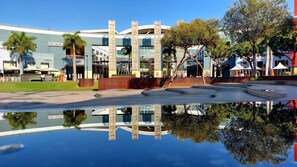 Pool - Luxury Bellagio 304 Two Bed with Inverter (uMhlanga Ridge, KwaZulu-Natal)