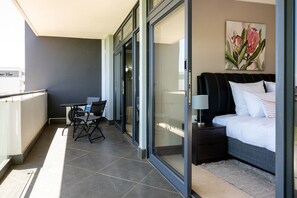 2 slaapkamers, een bureau, een strijkplank/strijkijzer, gratis wifi