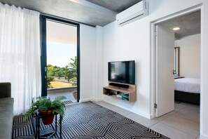 2 室のベッドルーム、WiFi (無料)、ベ�ッドシーツ