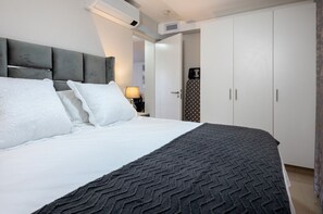 2 bedrooms, desk, iron/ironing board, free WiFi