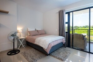 1 chambre, bureau, fer et planche à repasser, Wi-Fi