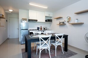 Microonde, forno, piano cottura, tostapane