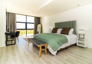 1 bedroom, desk, iron/ironing board, WiFi - Stunning Apartment in Quayside (Point Waterfront, KwaZulu-Natal)