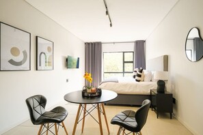 1 chambre, bureau, fer et planche à repasser, Wi-Fi