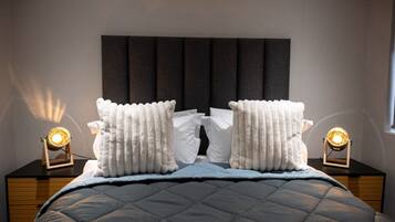 1 bedroom, desk, iron/ironing board, WiFi