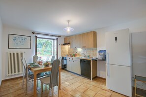 Family Apartment, Multiple Bedrooms (Ca Cornocc) | Private kitchen | Fridge, oven, stovetop, dishwasher