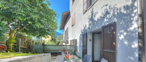 Családi apartman, több hálószobával (Ca Cornocc) | Kültéri étkezés