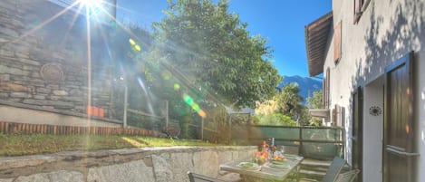 Family Apartment, Multiple Bedrooms (Ca Cornocc) | Outdoor dining