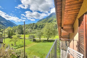 Standard-Chalet, Mehrere Schlafzimmer, Bergseite (Ca Contina) | Unterkunftsgelände