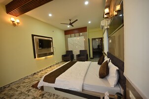 Signature Room, City View | WiFi (free)