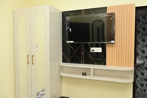 Deluxe Room, City View | WiFi (free)