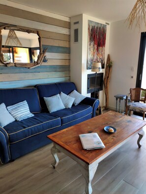 Smart TV, fireplace - Villa Levandou: nature, sea view and swimming pool  (Le Lavandou)