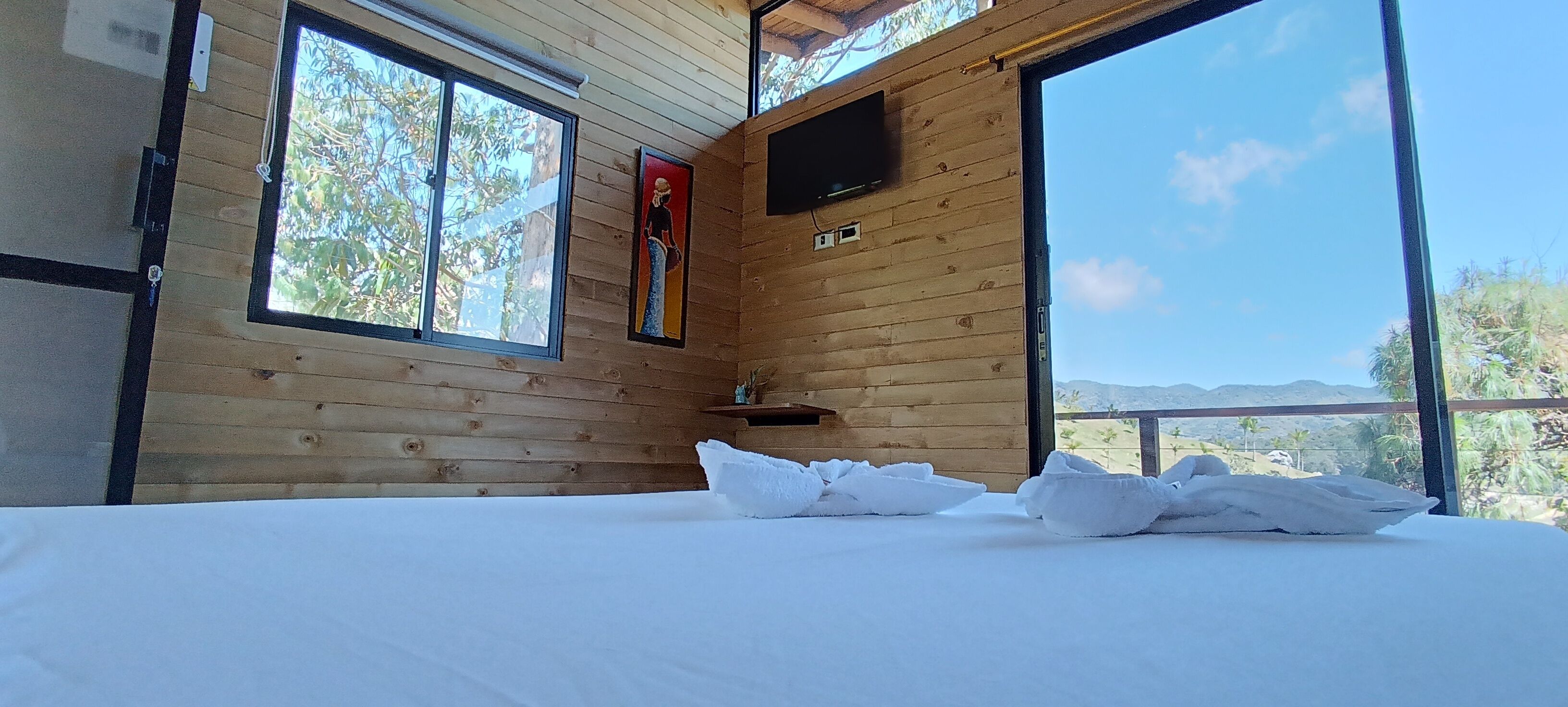 2 habitaciones, escritorio, tabla de planchar con plancha y wifi 