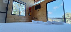 2 slaapkamers, een bureau, een strijkplank/strijkijzer, wifi