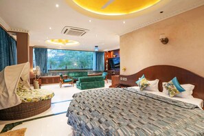 Presidential Suite | Desk, laptop workspace, blackout drapes, soundproofing