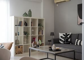 Exclusive Apartment, Balcony | Living area | 42-inch Smart TV with satellite channels, Netflix, streaming services - Athenian Comfort Apartments (Zografos)