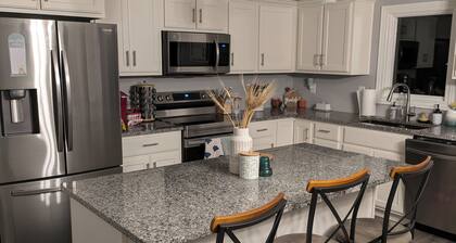 Charming 2-bedroom country house near South Bend and Potato Creek with WiFi, AC.