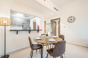 Dining - Charming 1BR in Orchid Residence, Al Barsha South by Deluxe Holiday Homes (Dubai)