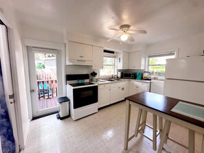 Fridge, microwave, oven, stovetop - Cottage jewel -pet friendly (St. Augustine)