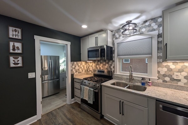Luxury Bungalow, 3 Bedrooms, Kitchen | Private kitchen | Full-size fridge, microwave, oven, stovetop