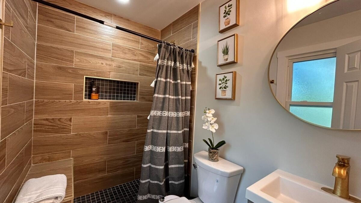 Luxury Bungalow, 3 Bedrooms, Kitchen | Bathroom | Towels, soap, shampoo, toilet paper