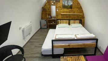 Quarto casal família, varanda coberta, vista para a montanha | Escrivaninha, espaço de trabalho para notebook, quartos à prova de som