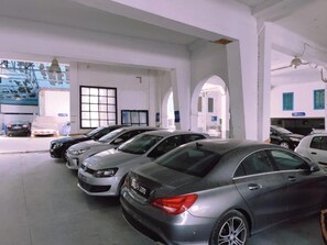 Free self parking - Hôtel Ayachi (Tunis)