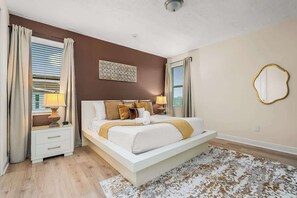 9 chambres, fer et planche à repasser, lit de bébé portatif, Wi-Fi