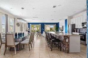 Dining - Epic 9-Beds Villa Huge Pool, Spa&Private Theater (Kissimmee)