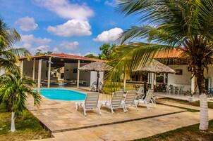 2 piscinas techadas