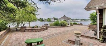 Adventurer’s Haven: Discover a Stunning Waterfront Escape in Amityville!