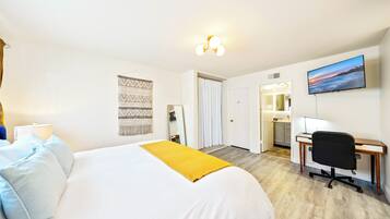 5 bedrooms, desk, iron/ironing board, travel cot