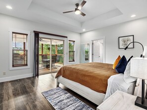 3 bedrooms, iron/ironing board, bed sheets - Cozy Retreat with Hot Tub  (Leicester)