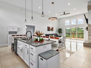 Private kitchen - Cozy Retreat with Hot Tub  (Leicester)