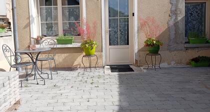 Logis douillet au centre du village