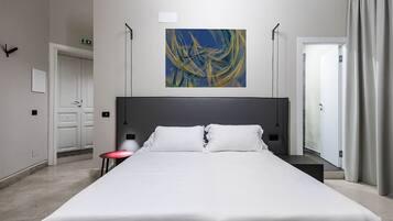 Deluxe kamer, 1 twee- of 2 eenpersoonsbedden, balkon, uitzicht op stad | Een minibar, een kluis op de kamer, gratis wifi