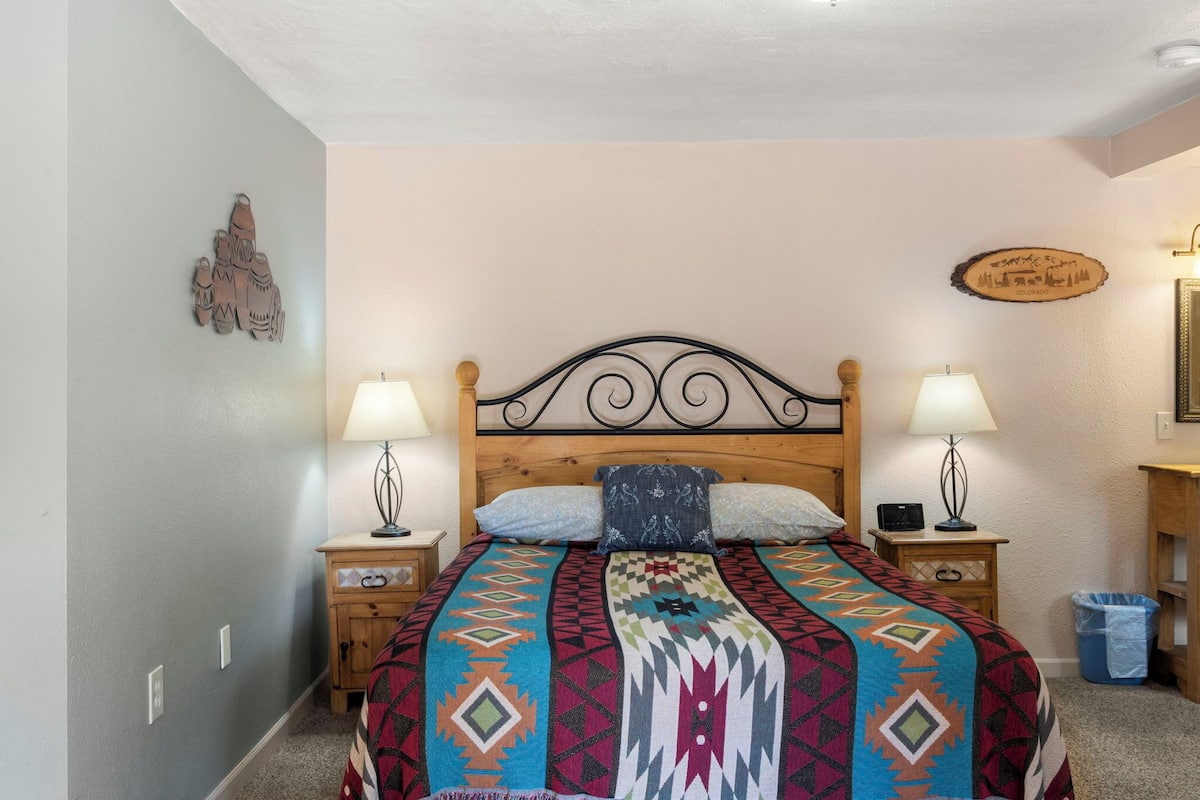 Basic Double Room, 2 Bedrooms | Laptop workspace, WiFi (free), individually furnished, bed sheets