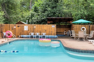 Piscina externa sazonal