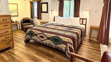 Individually furnished, laptop workspace, free WiFi, bed sheets