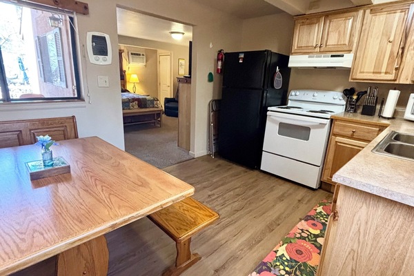 Estudio | Cocina privada | Frigobar, microondas y cafetera y tetera